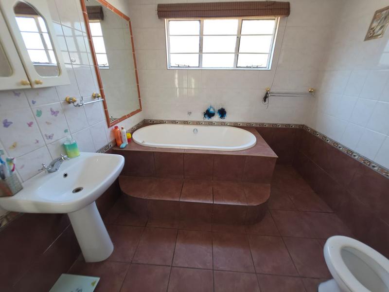 3 Bedroom Property for Sale in Roodia Free State